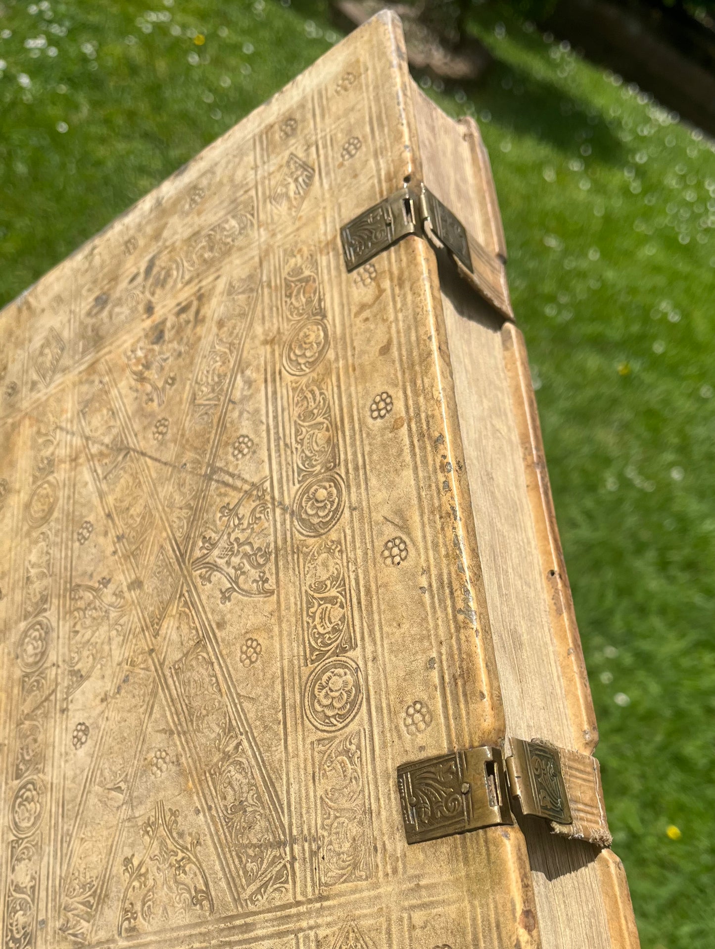 Fine Post-incunable printing by Amerbach, Petri and Froben bound in a beautiful contemporary full blind-stamped leather binding with clasps - 1506 - Augustine of Hippo