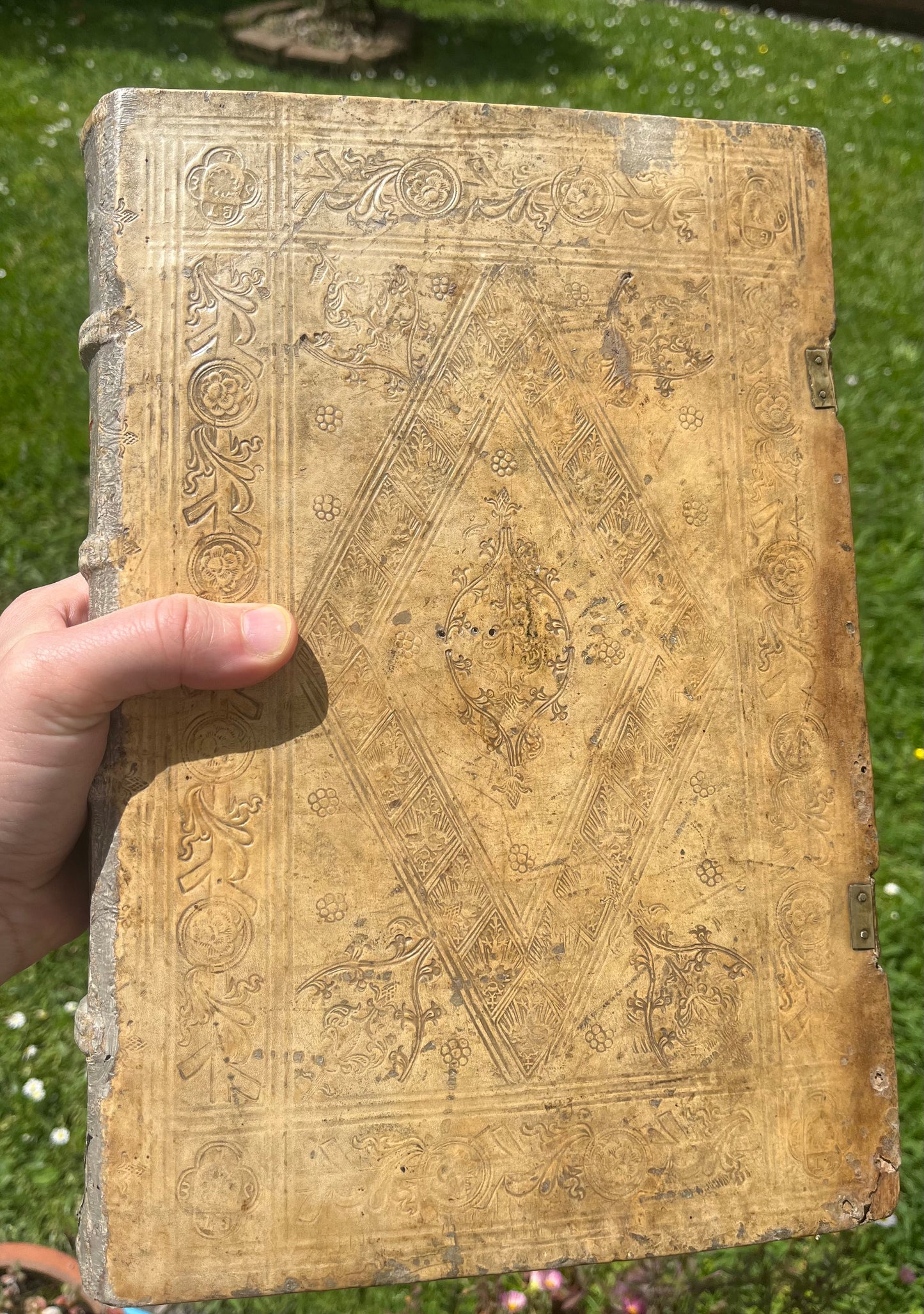 Fine Post-incunable printing by Amerbach, Petri and Froben bound in a beautiful contemporary full blind-stamped leather binding with clasps - 1506 - Augustine of Hippo