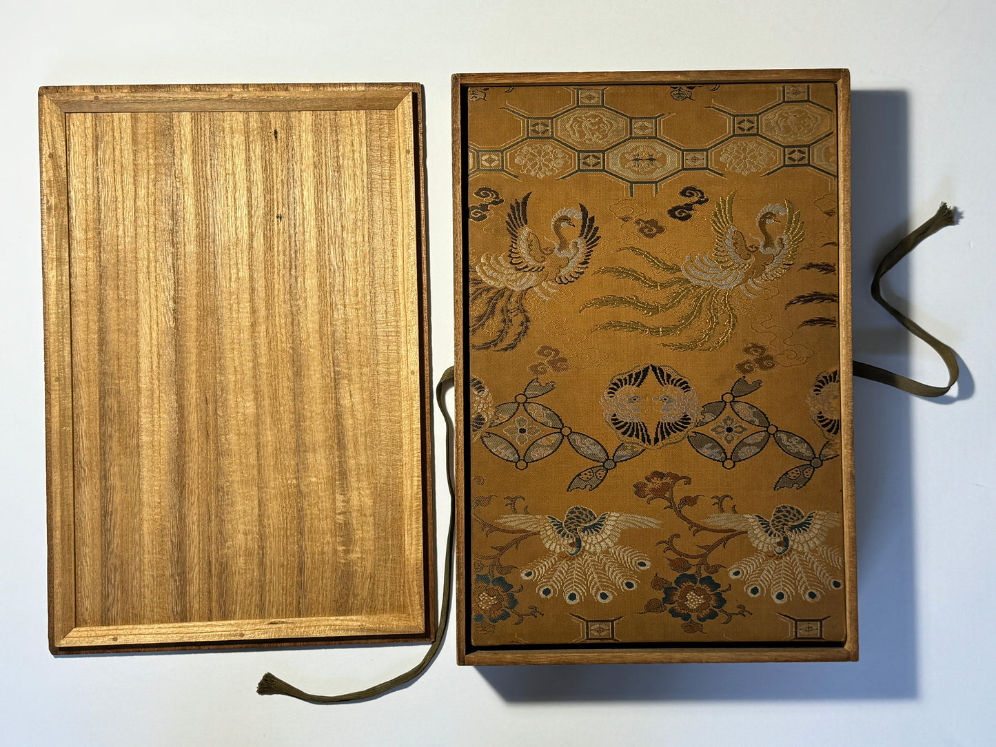 Beautiful silk bound album of Ukiyo-e Diptychs by Toyonobu - 1883 - "Newly Selected Records of the Taiko"